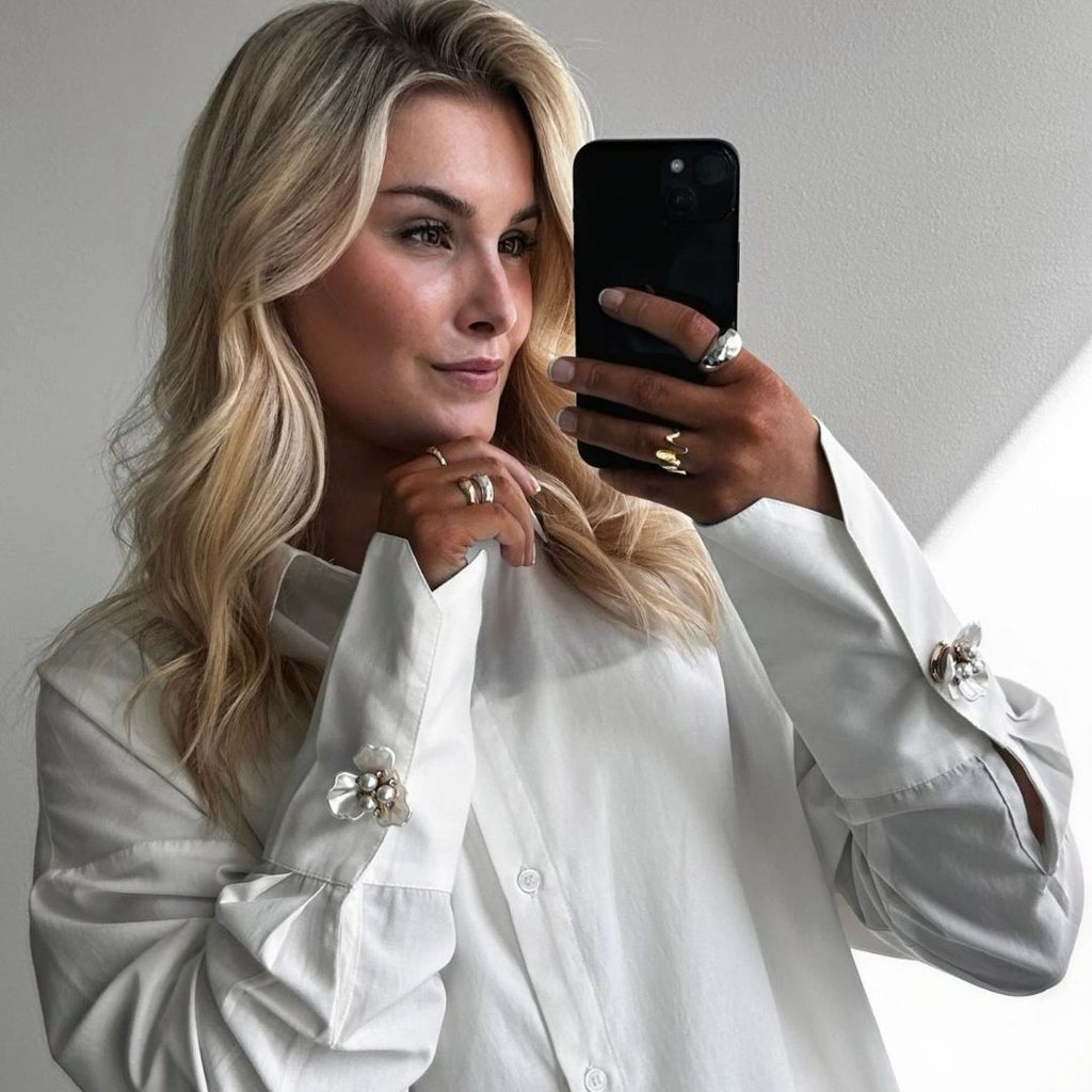 Cache bouton Élégance